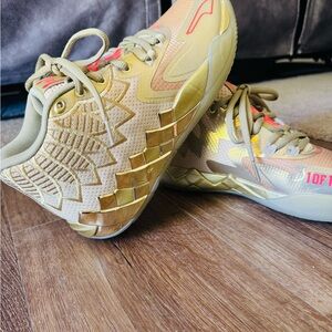 Puma LaMelo Ball MB.01 Golden Child 
Men’s Size 8.5
Excellent Condition